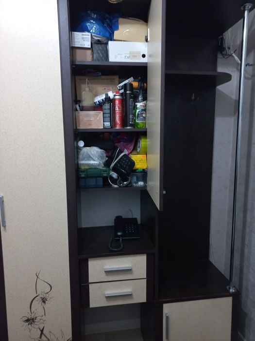 Шкаф в прихожую продам