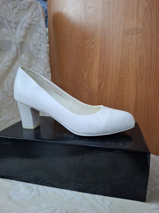 Продам  женские туфли