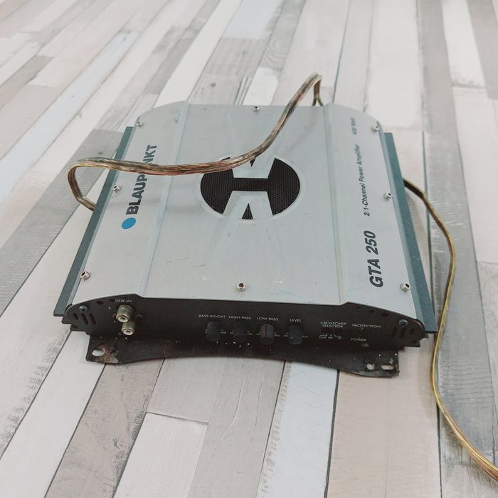 Subwoofer JBL+Amplificator Blaupunkt GTA250