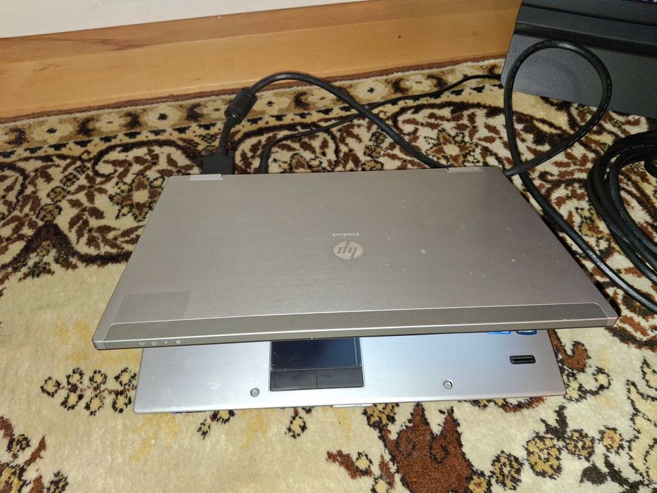 Лаптоп HP Elitebook 8440p работещ, суич tp-link