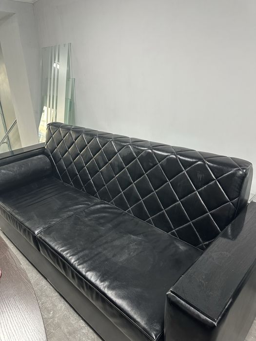 Диван кожаный с сейфом