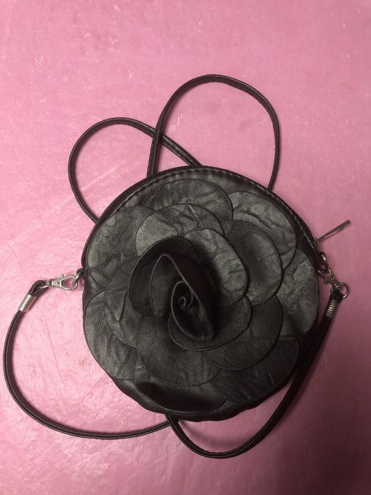 Малка чанта “Черна роза” с дълга дръжка