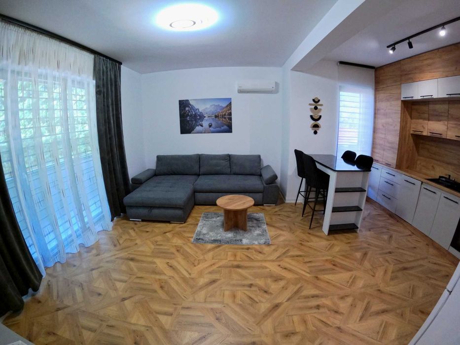 Închiriez apartament cu 2 camere