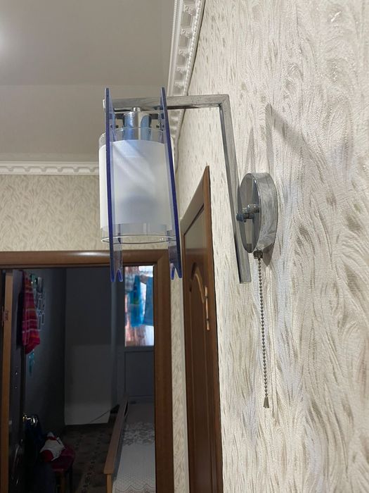 Продам настенный светильник