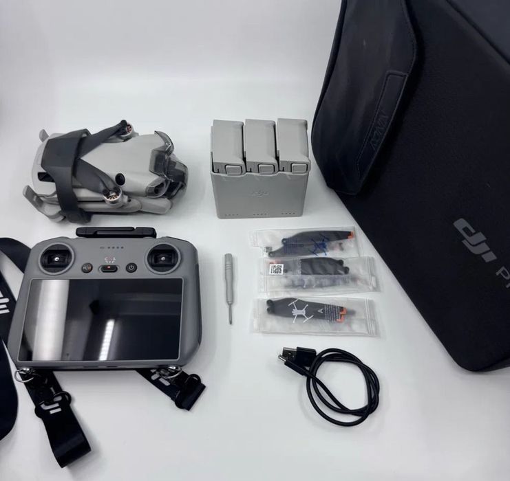 DJI Mini 4 Pro 4K Fly More Combo + TELECOMANDA DISPLAY