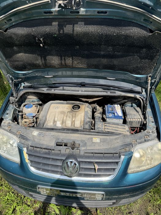 Dezmembrez Touran 2004 1.9 tdi AVQ