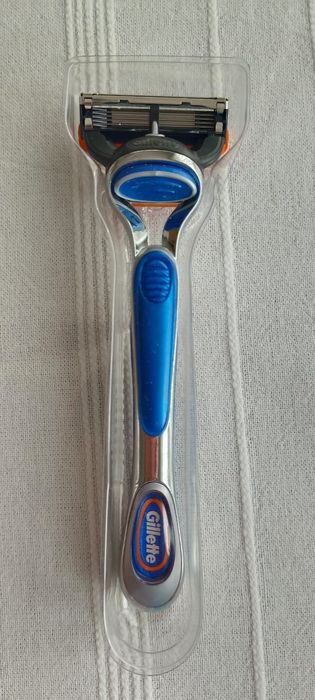 Прлдам бритву GILLETE