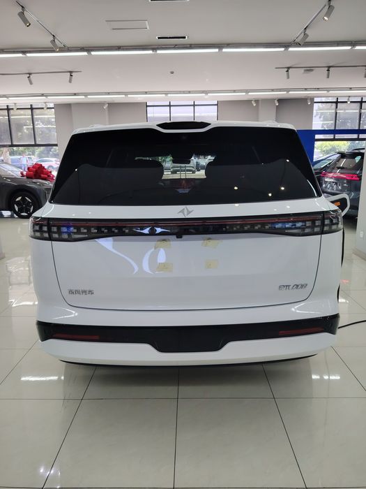 DONGFENG 008 gibrid 210 km