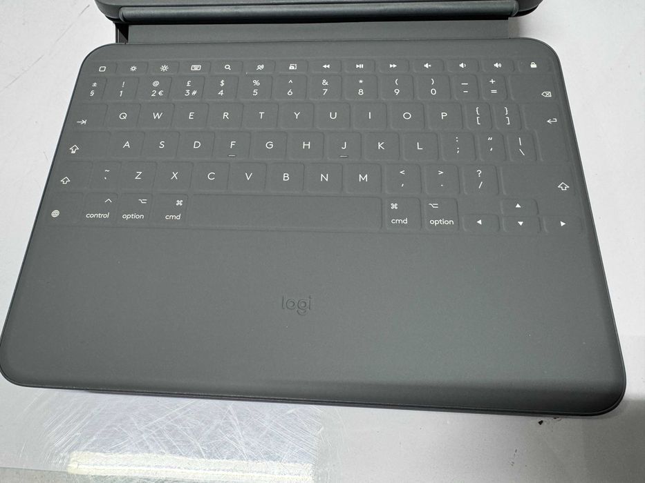 Клавиатура - Logitech Rugged Folio for iPad (10th gen)