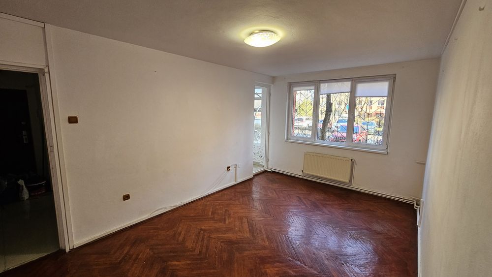 Spațiu pentru birouri apartament 3 camere intrare din stradă
