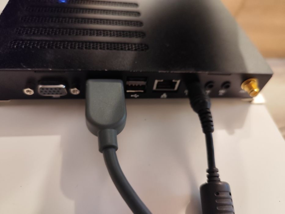 Nexcom ndis b324 , dual core /8gb DDR3 / 500hdd