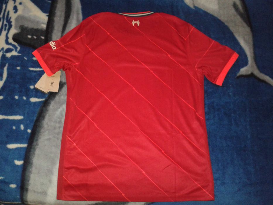 100% Оригинал с автографи! Liverpool/Ливърпул фланелка/тениска!