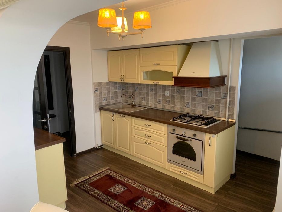 Vand apartament cu 3 camere