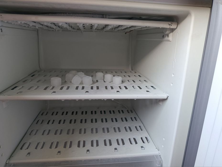 Muzlatgich Indesit DS4200 SB