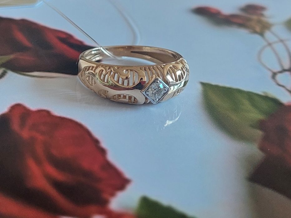 Золотое кольцо с бриллиантом