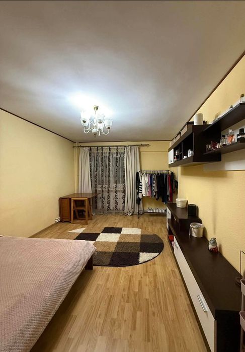 Închiriez apartament 3 camere decomandat și mobilat George Enescu-Suceava