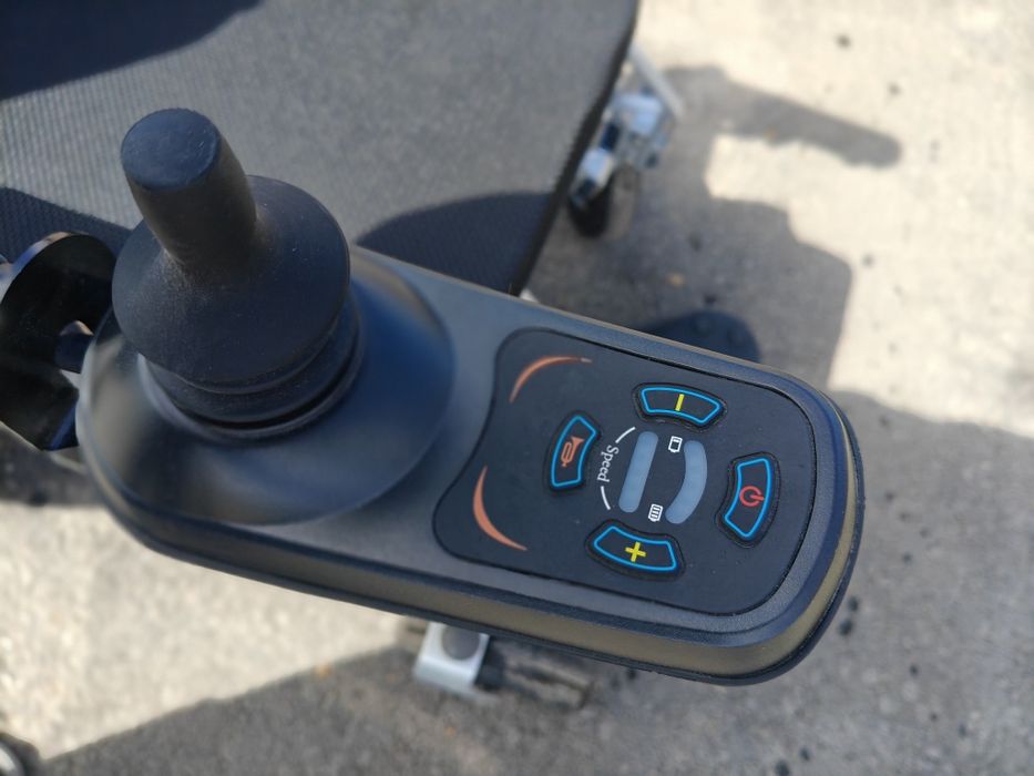 Нвалидная коляска с электроприводом.