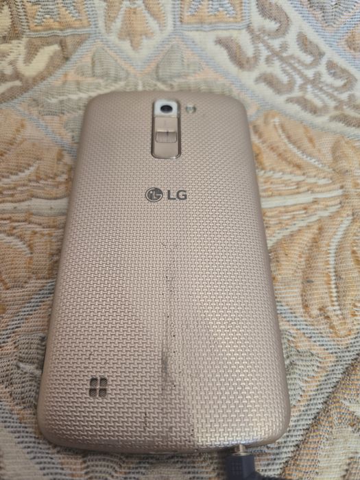 Продам нерабочий телефон смартфон. LG K10
