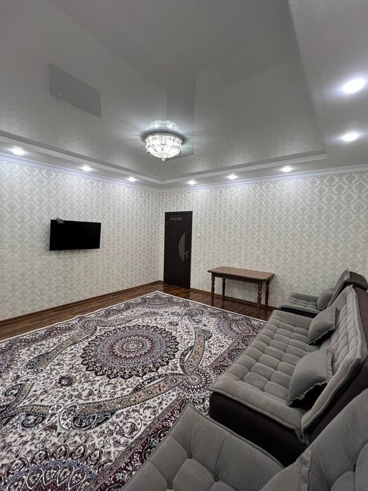 СДАЮ свою 3/8/9 квартиру, рядом с метро Ойбек.  1000$. На долгий срок.