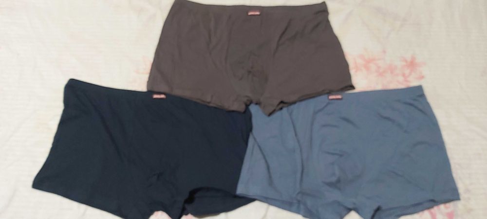 Продавам три броя мъжки памучни боксерки номер 56 ххл