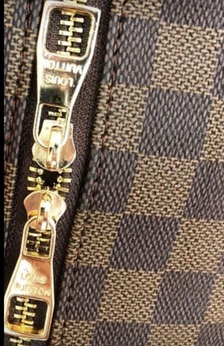 Geanta voiaj, model unisex, feronerie metalica inscriptionata, saculet