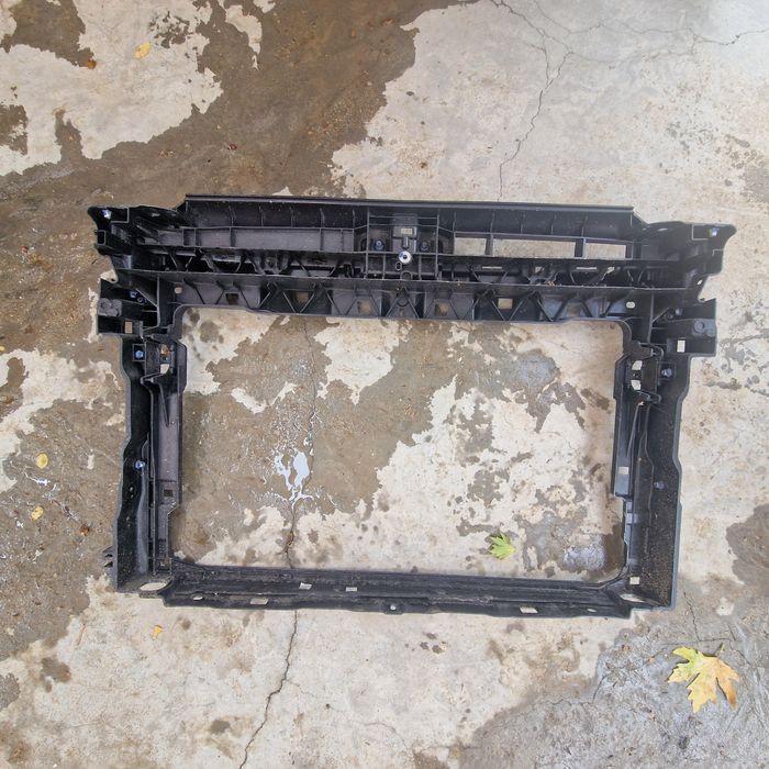 VW TOURAN 2019  след 2015 маска радиатор