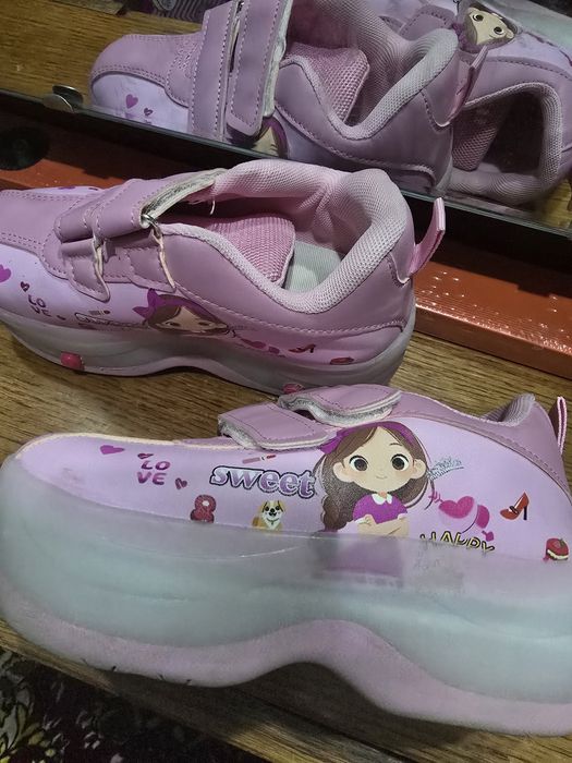 Кроссовка ролик 1 раз надёжный. Новый