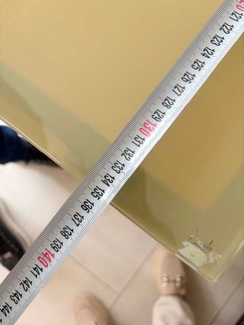 Диван запазен и  Стъкена маса.