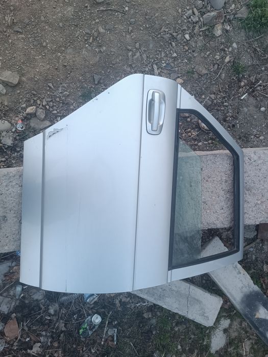 Продается дверь от приоры хэтчбек