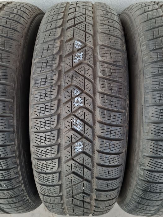 Зимни гуми 4 броя PIRELLIScorpion 215 65 R17 дот 4217