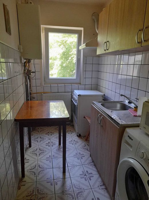 Apartament  3 camere de închiriat
