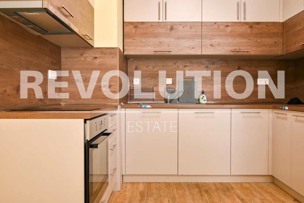 Дава се под наем Тристаен апартамент в София, Младост 2 - 100 кв.м за 750 € - Снимка #1