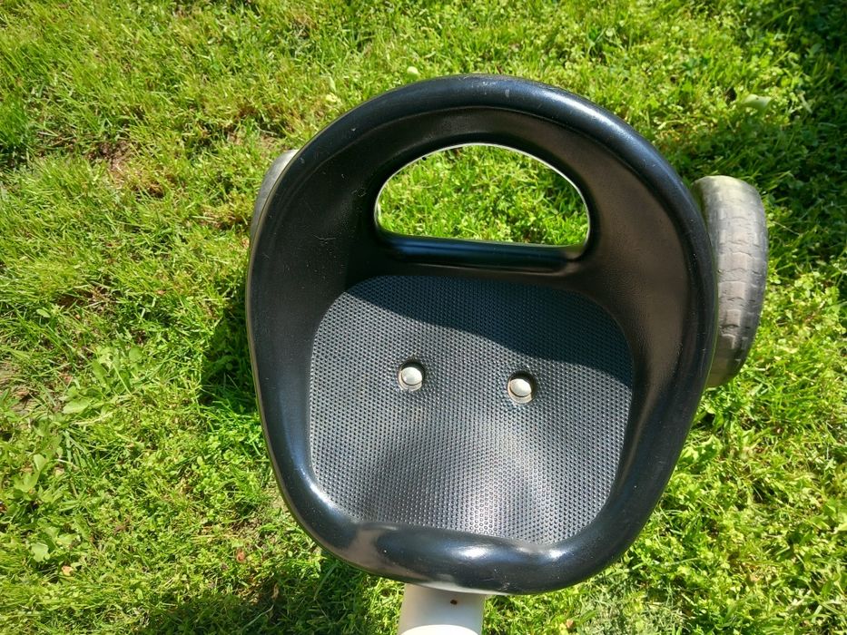 Бяла триколка колело