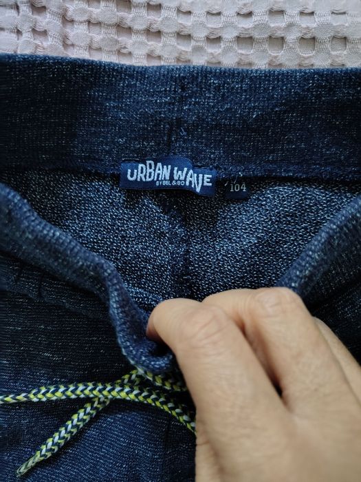 vand pantaloni cu eticheta masura 110