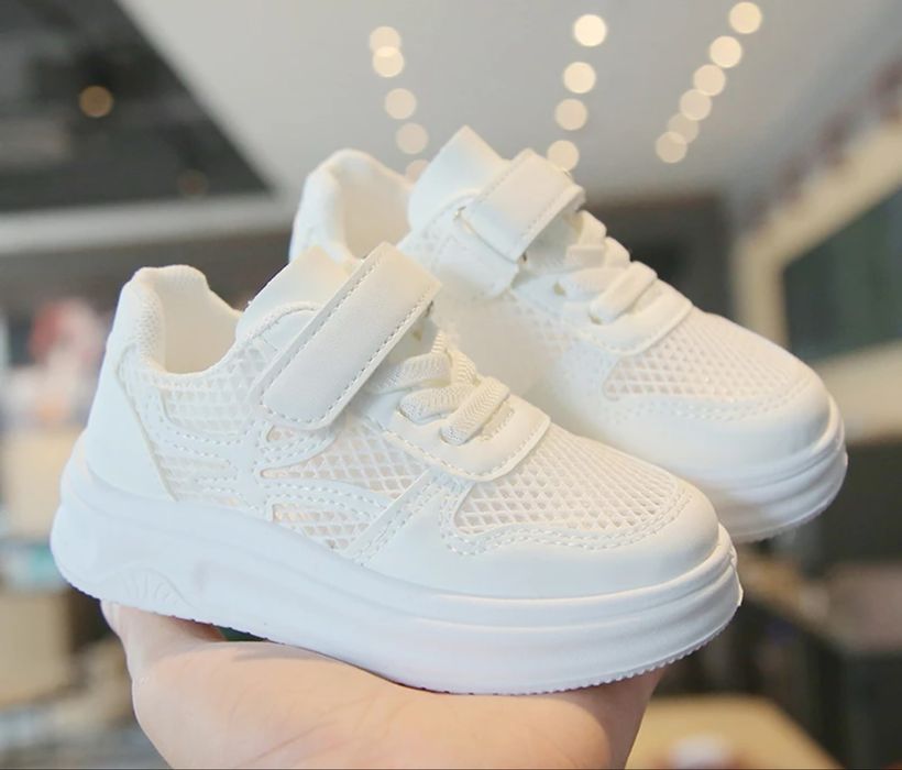 Продам детские кроссовки