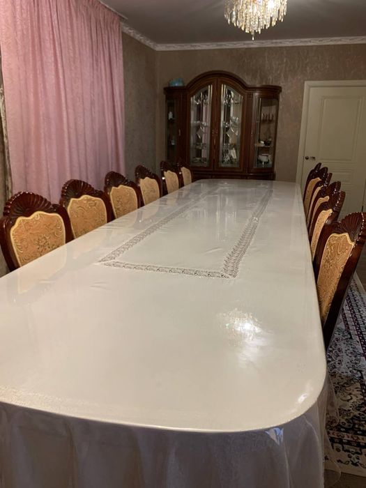 Стол со стульями