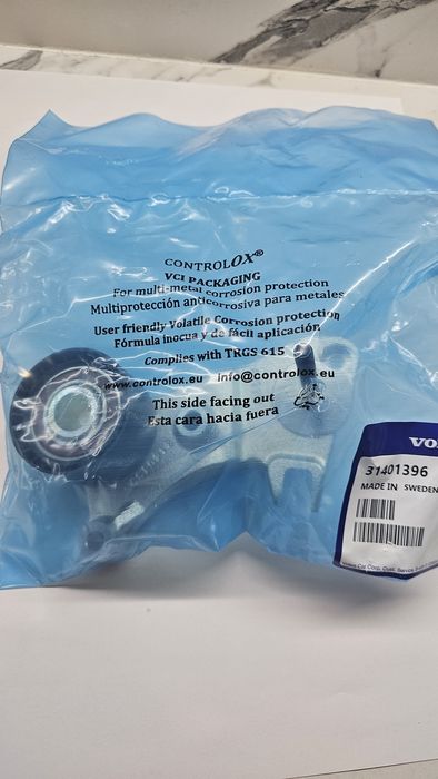Продавам ангренажен комплект 32298420 на VOLVO