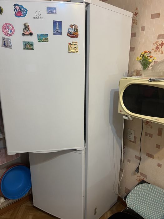 Холодильник indesit