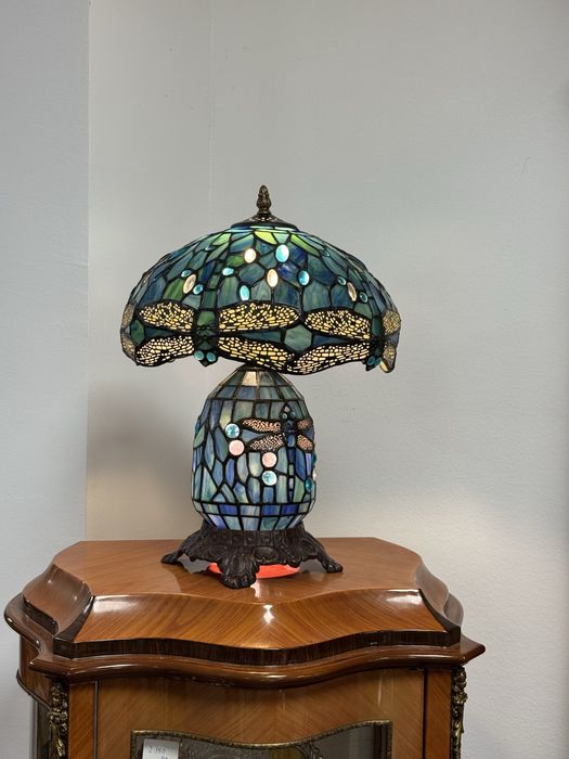 Lampa deosebita stil tiffany cu libelula