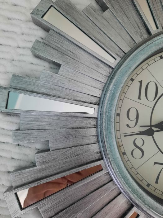 Настенные стильные часы