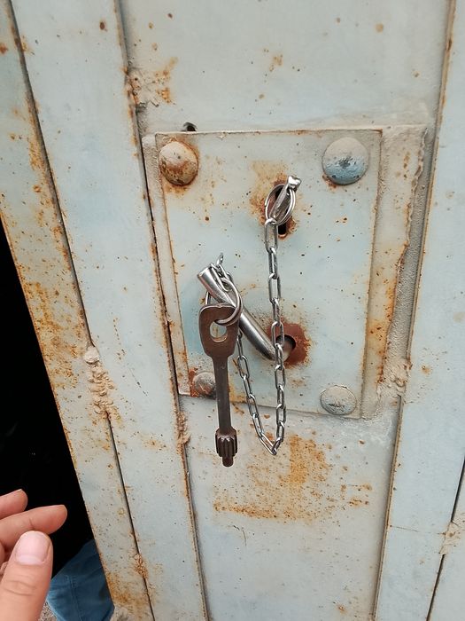 Прлдам гараж остановка рахат