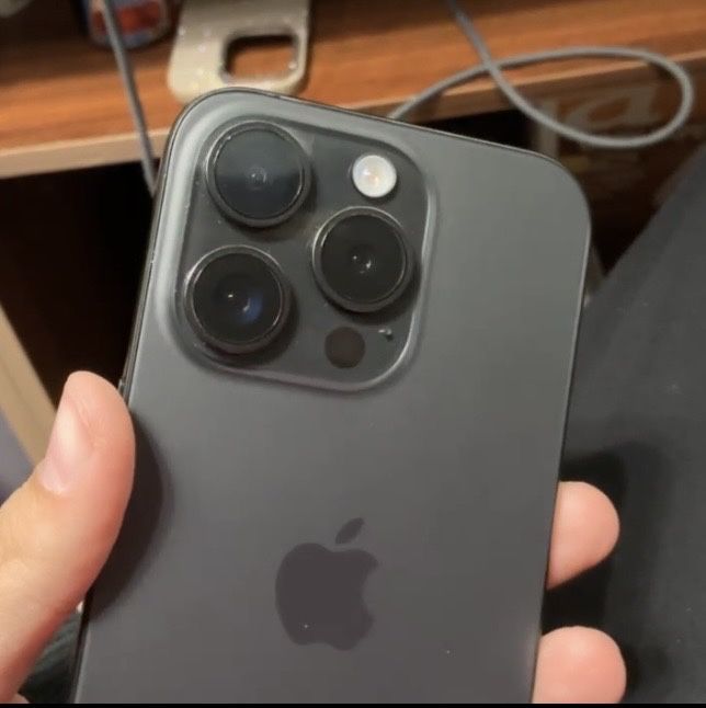 IPhone 15 pro срочно