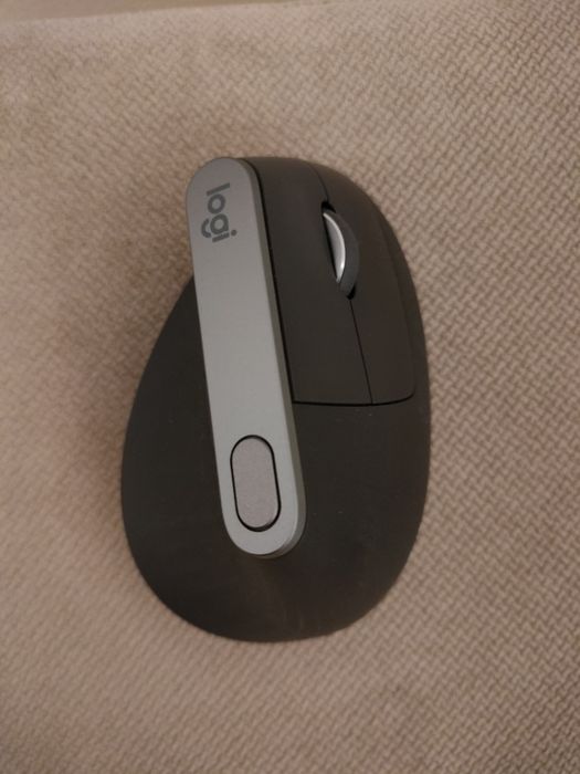 Logitech MX Vertical вертикальная мышка