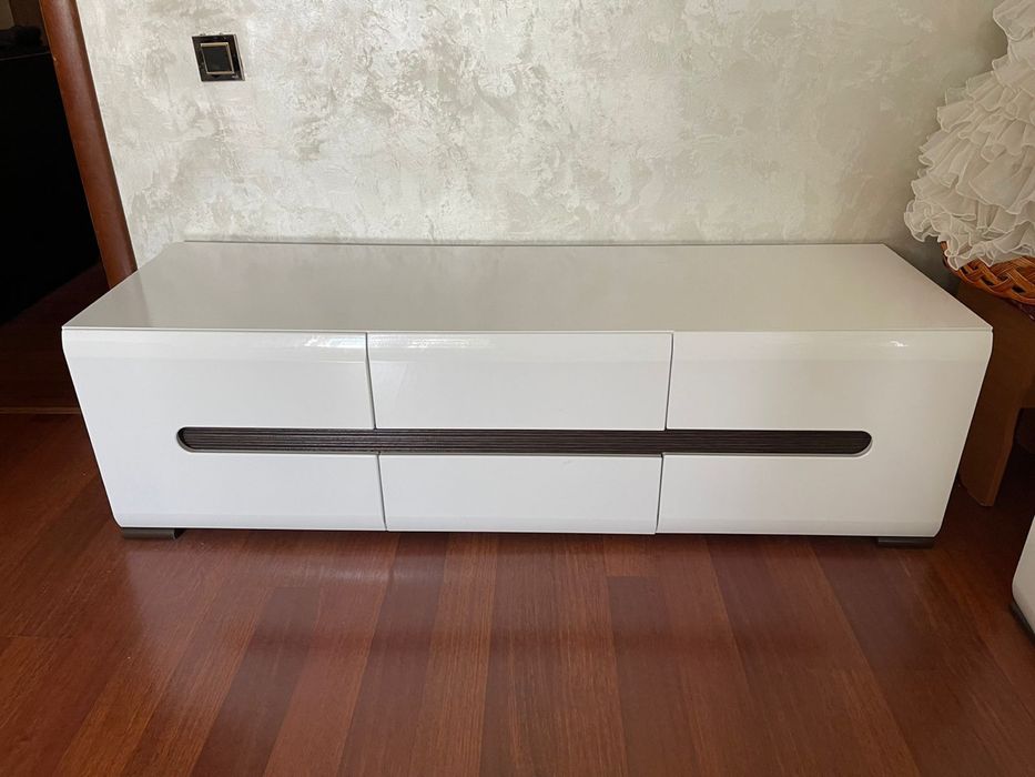 Тумба под телевизор