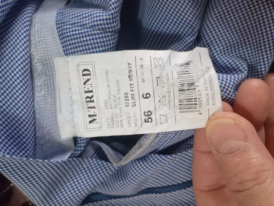 Костюм мужской продам.