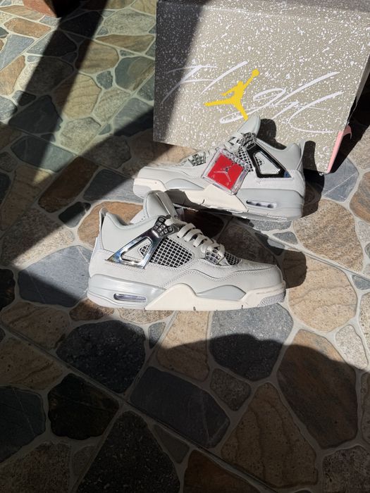 Jordan 4 Frozen