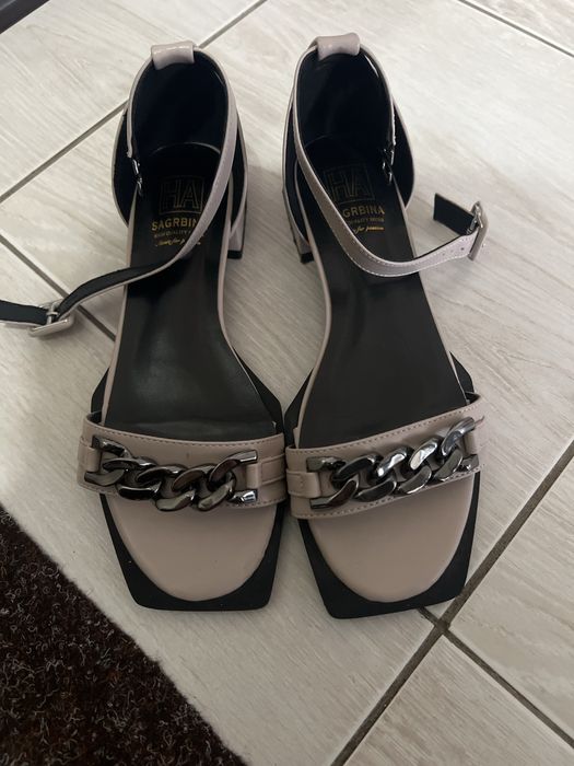 Продаю женская сандали