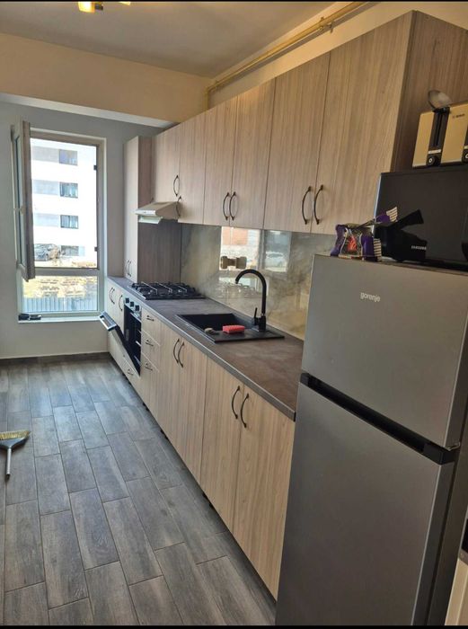 Inchiriez apartament