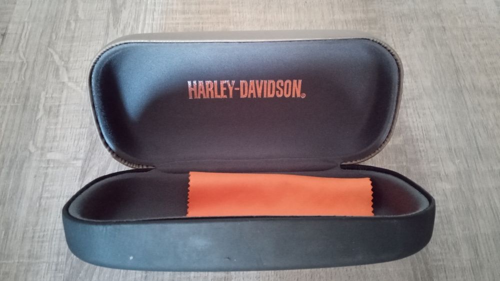 Кутия / калъф за слънчеви очила