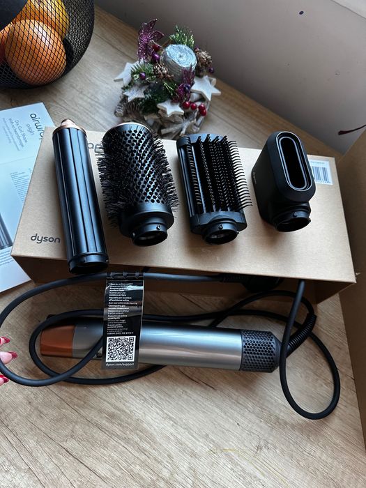 Dyson сешоар,пълен сет!!